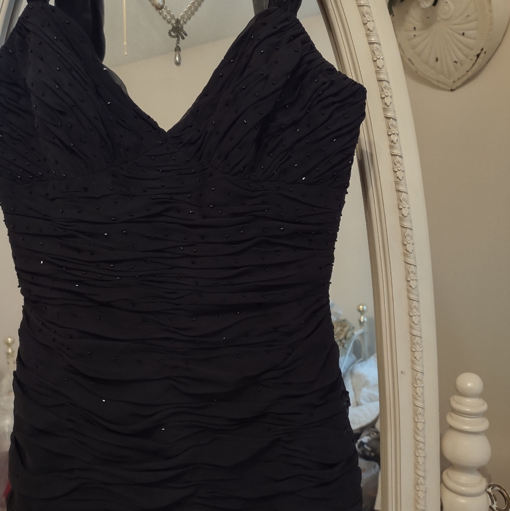 Papell Boutique Silk LBD Size 4 Great for Evening!